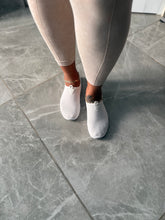 Load image into Gallery viewer, Beach Shoe

